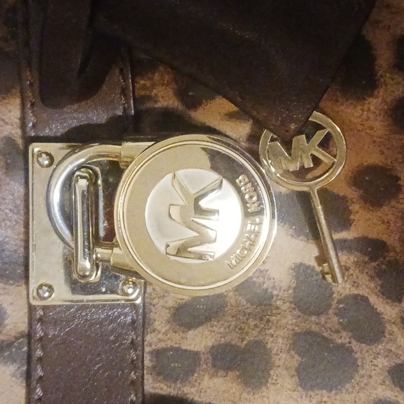 MK Purse - Picture 2 of 5